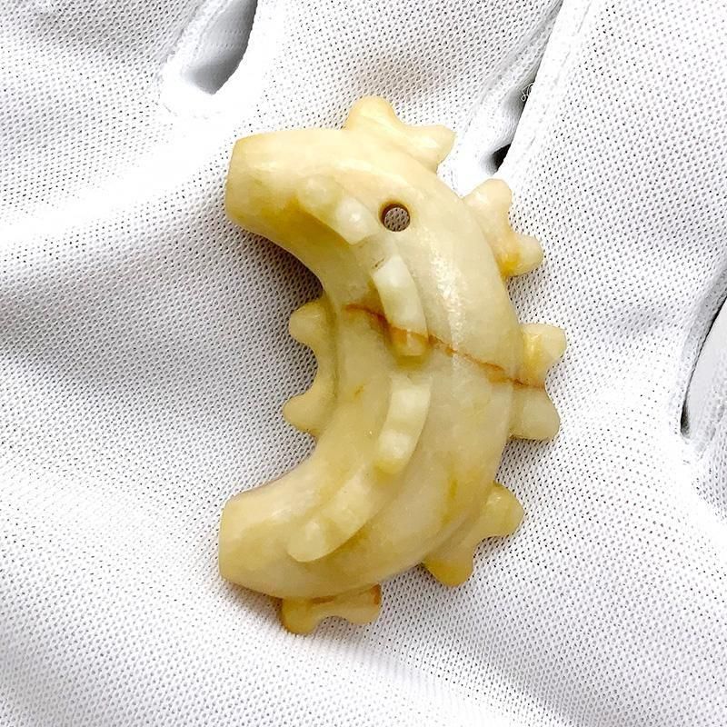 糸魚川産翡翠 二名留2号墳(松江市)出土 レプリカ勾玉(小) 】 | めのう