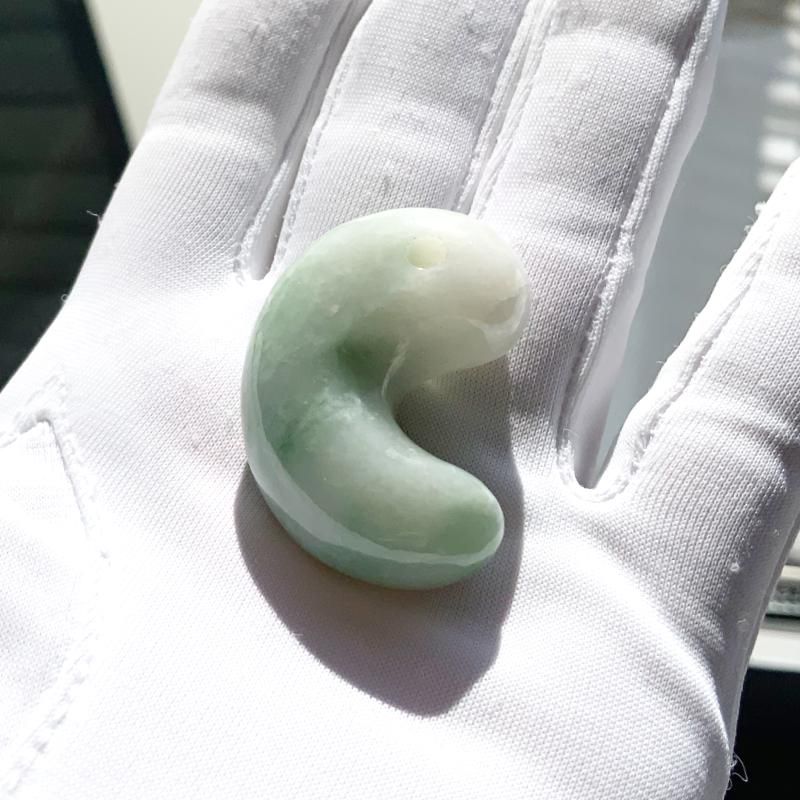 糸魚川翡翠 勾玉 巴型 】 国産 天然石 糸魚川産翡翠 ひすい ヒスイ