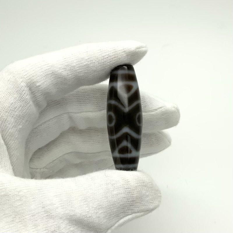 虎牙三眼天珠 】 てんじゅ 玉髄 チベット 御守り 模様 紋様 天然石