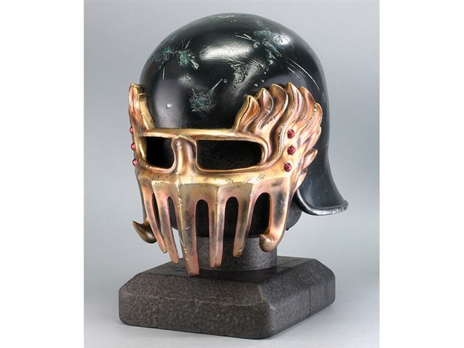 北斗の拳」より、ジャギ様の「ヘルメット」がソフビ実物大で製品化