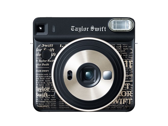 富士フイルム、テイラー・スウィフトがデザインを監修した正方形チェキ