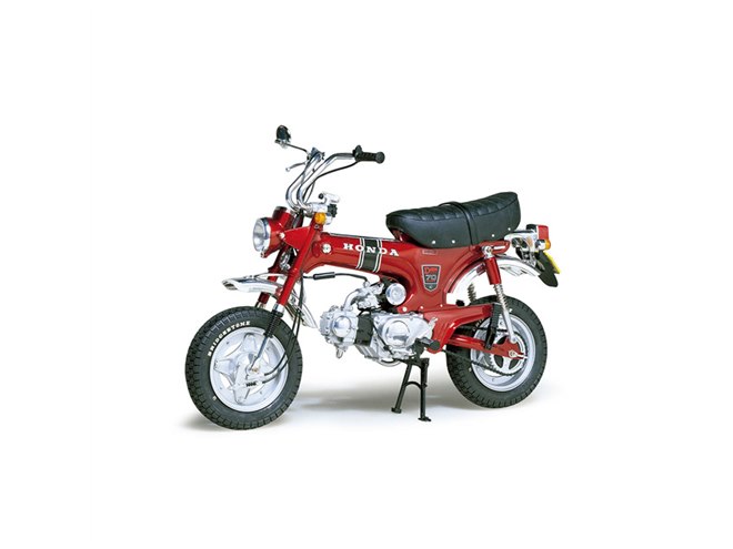 タミヤ、1969年発売レジャーバイク「ダックスHonda」のプラモ組み立て