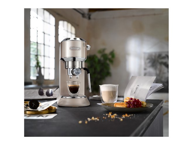 デロンギ、ラテアートに適したフォームミルクを作れる「EC885J」を本日