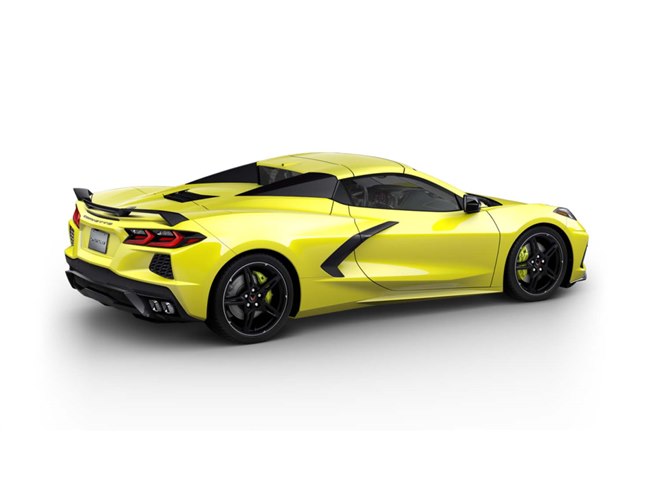 クーペとコンバーチブル合わせて40台限定 エンジンまわりが特徴的な