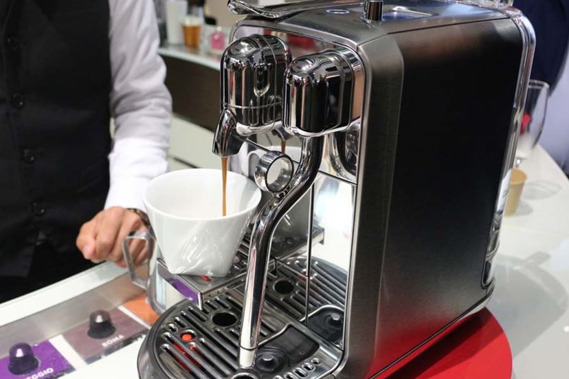 ネスプレッソの新モデル「クレアティスタ・プラス」で、ラテアートを