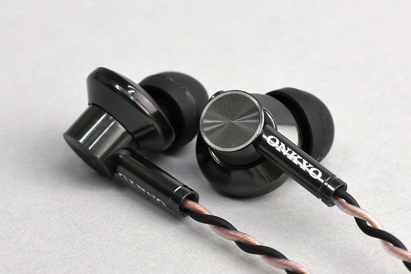 クチコミで大絶賛！ 人気集中のオンキヨーのカナル型イヤホン「E700M