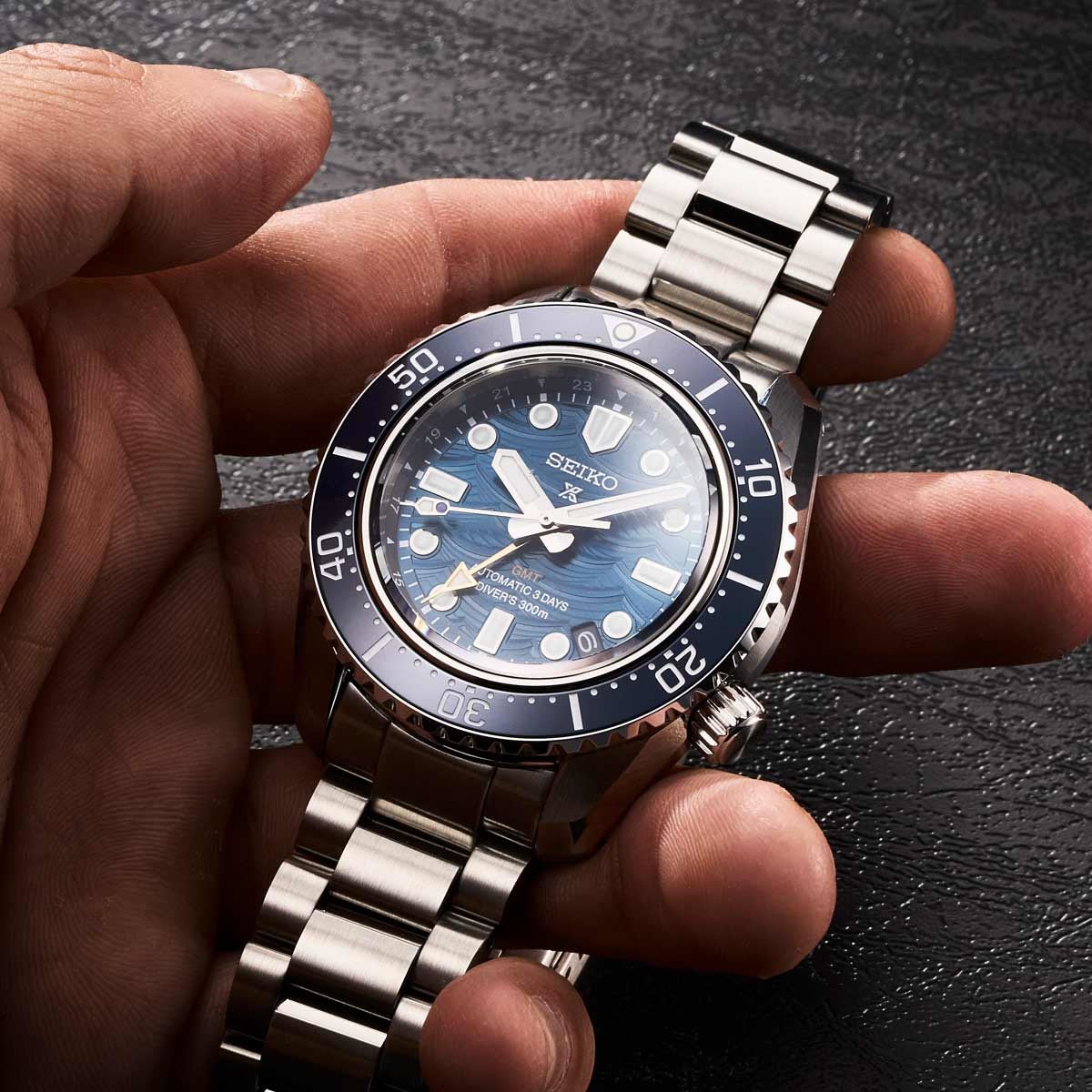 夏に映える！ 「セイコー プロスペックス」の限定ダイバーズは荒波