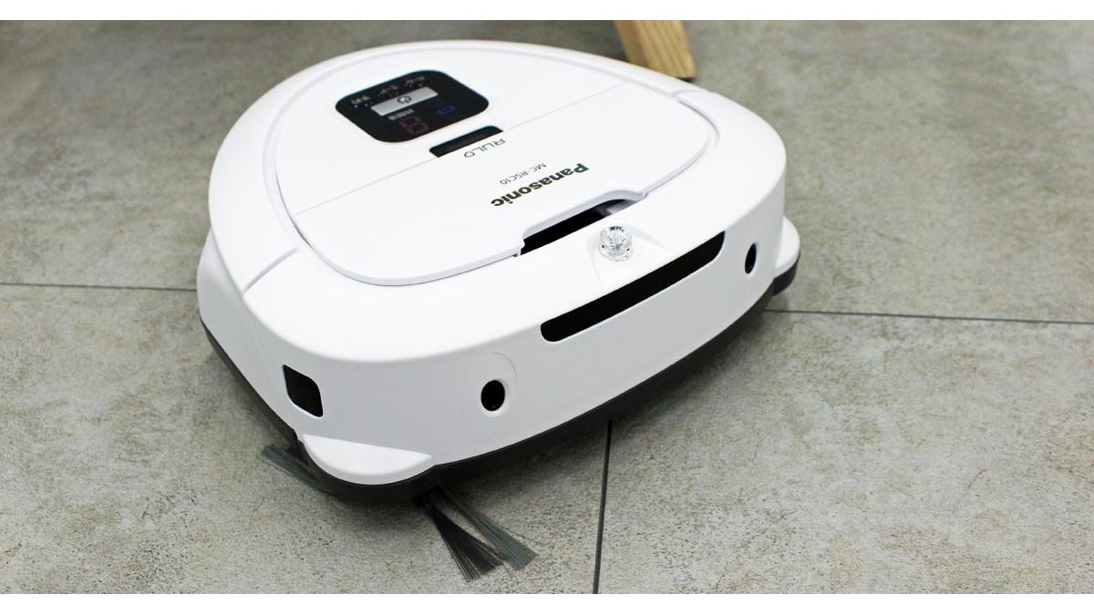 狭いところに強い！ 小さなパナソニックのロボット掃除機「RULO mini
