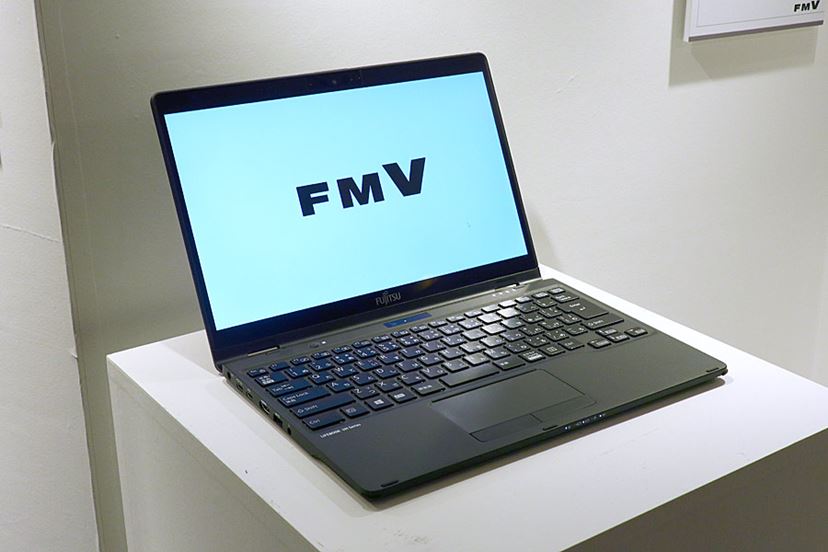 ペン内蔵の13.3型2in1で世界最軽量の約868g！「LIFEBOOK UH95/D2」の