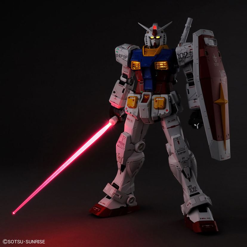 ビーム・サーベル」が光る！ “解放された”1/60「RX-78-2」でガンプラの