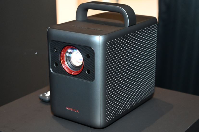 Ankerのシーリング一体型プロジェクター「Nebula Nova」など新製品を
