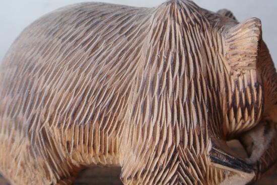 八雲の木彫り熊「鮭咥え」