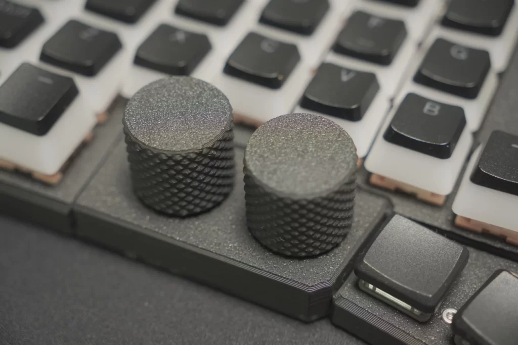 自由な操作の極致：トラックボール内蔵の分割キーボードが最高です