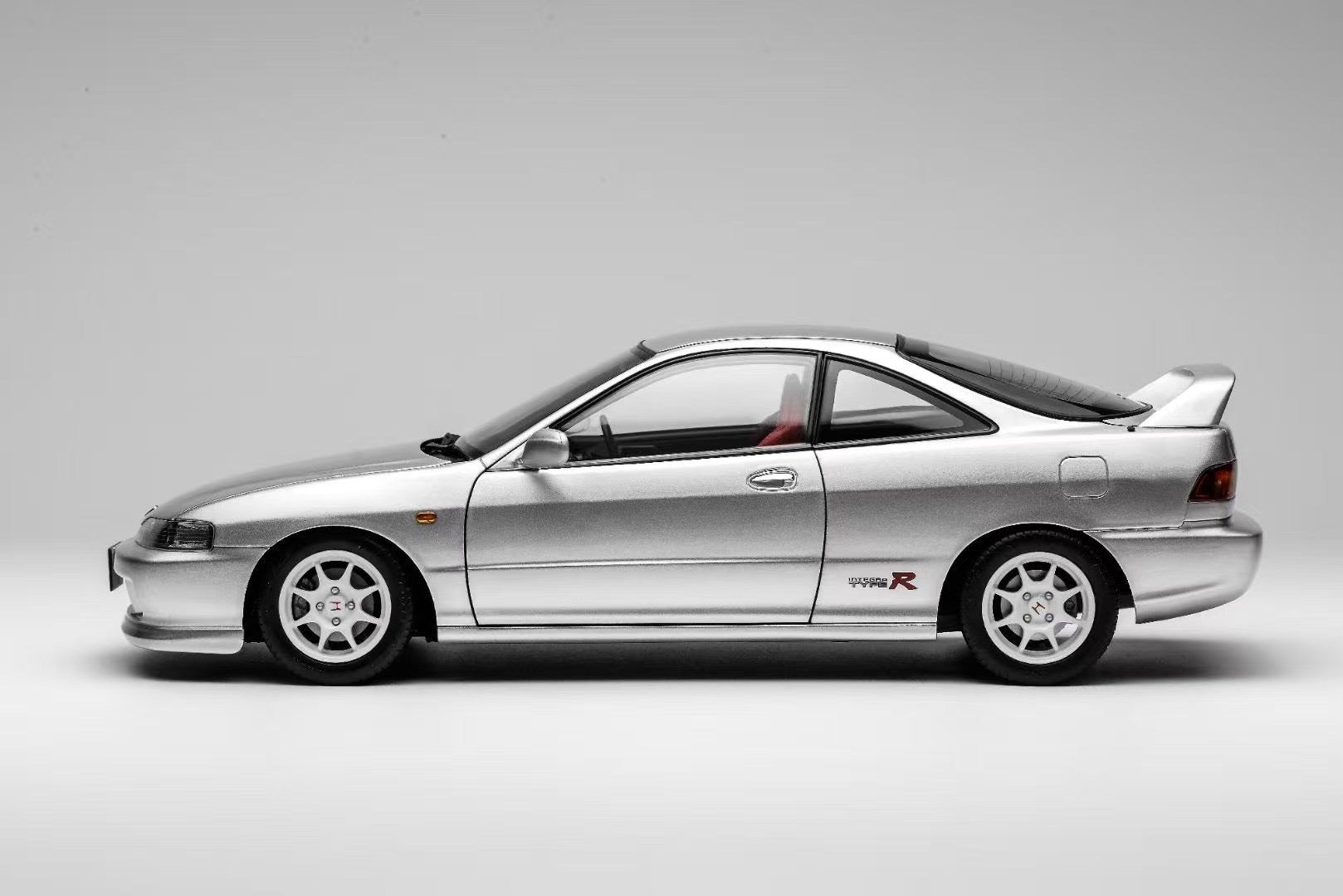 Pre-Order) MotorHelix Honda Integra Type R (DC2) 1/18 – IronCookie