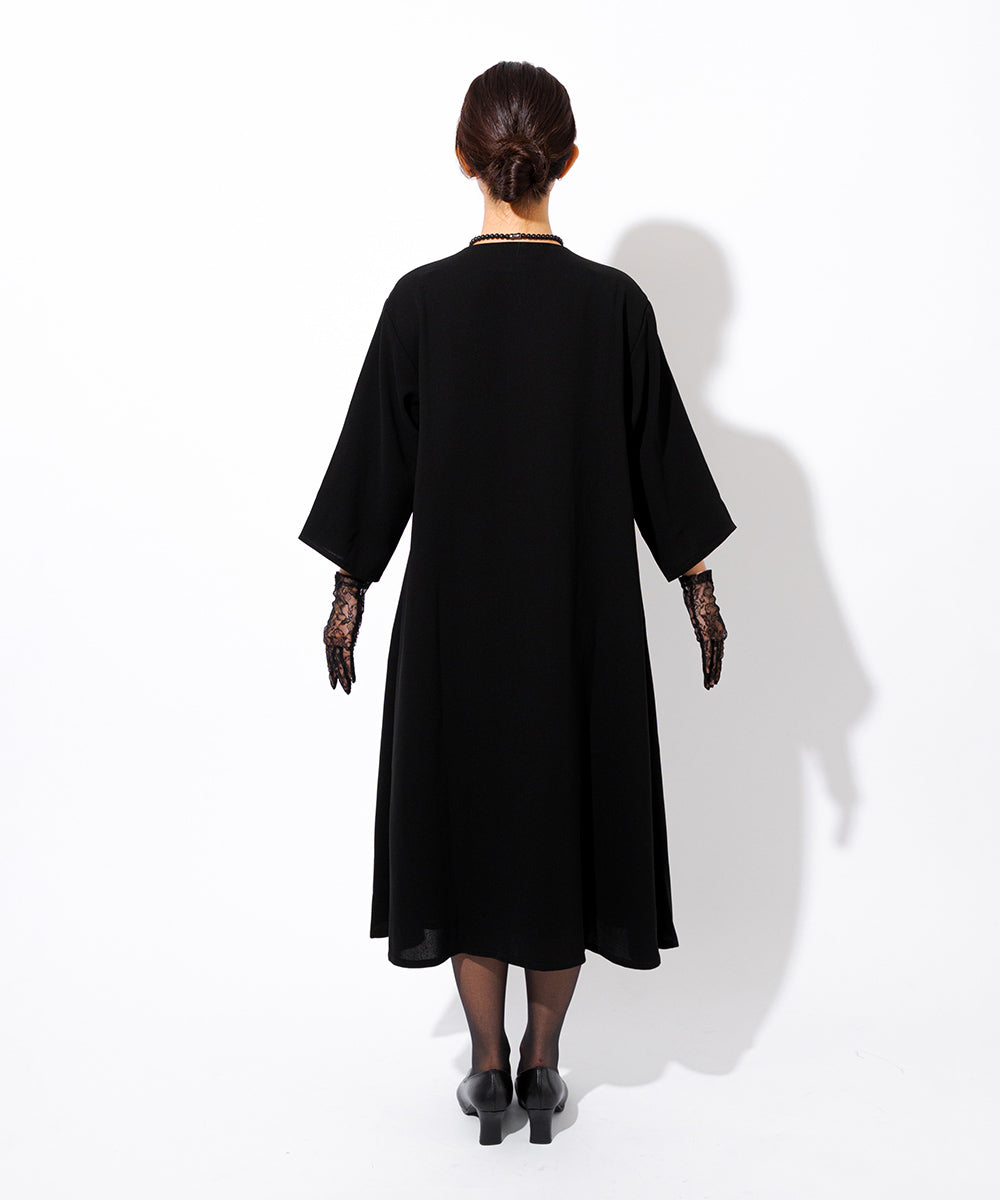 タックデザインゆったり前開きワンピース