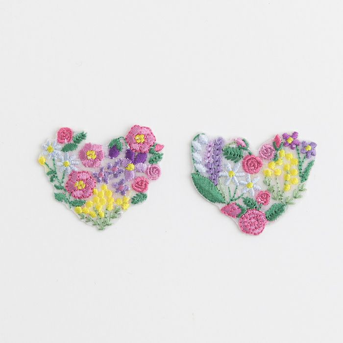 刺しゅうワッペン＜フラワーハート＞ | リバティ 生地、編み物、刺繍
