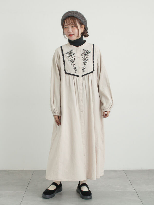 セール】 【S/Mサイズ】切替配色刺繍ワンピース（ブラック/ベージュ