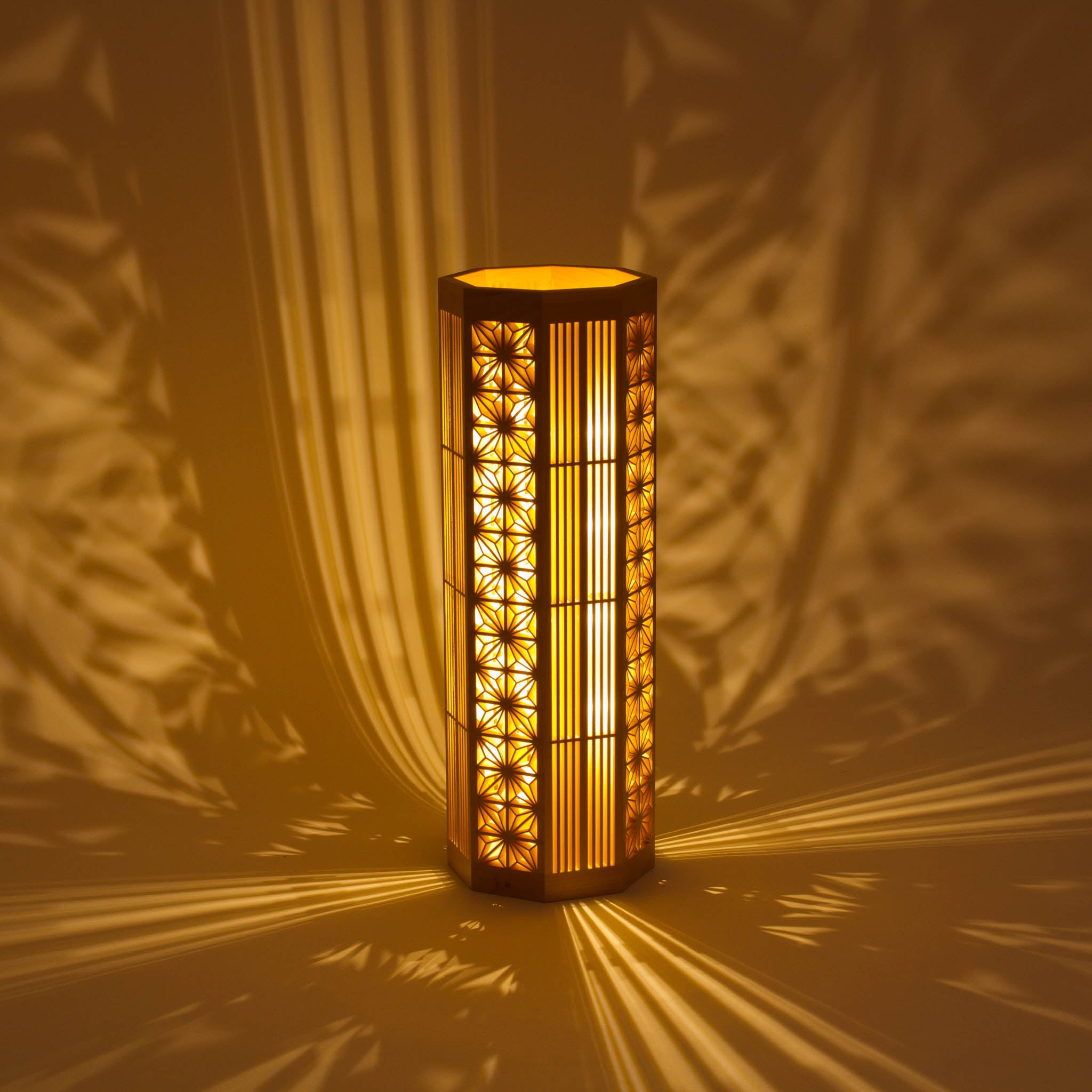 組子細工 フロアランプ | 麻の葉格子 | 木のあかり