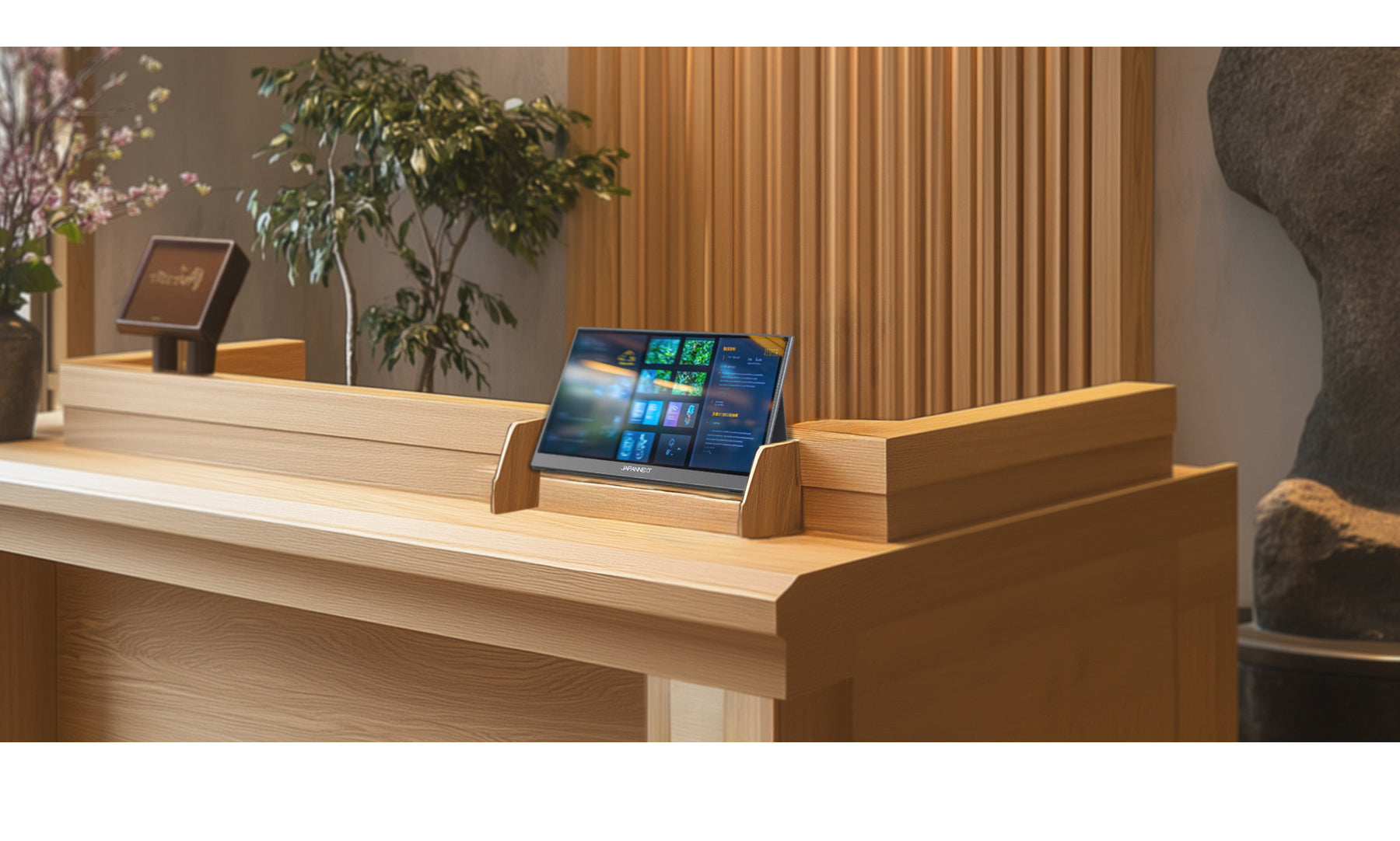 JAPANNEXT 18.5インチ IPSパネル搭載 4K(3840x2160)解像度 モバイル