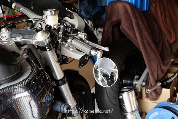 モーターロックのJCMAバーエンドミラー、100mmから80mmに買い換えまし