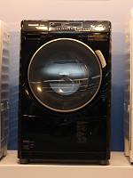 パナソニック、幅/奥行60cmでマンションにも置ける“ななめドラム