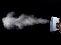 デロンギ、プロ仕様のボイラー内蔵型スチームアイロン - 家電 Watch