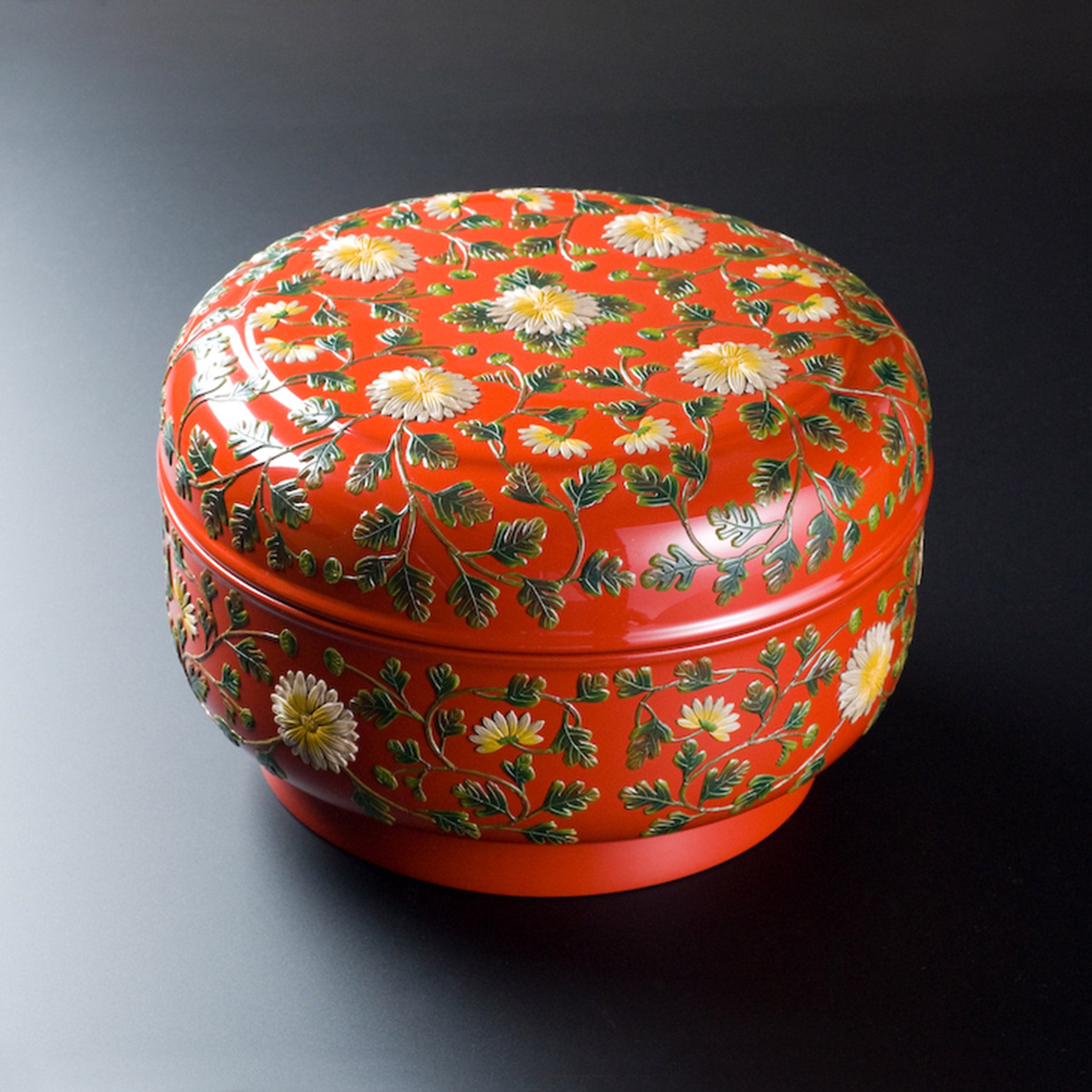 7.5寸一段喰籠 堆錦菊唐草 – 角萬漆器