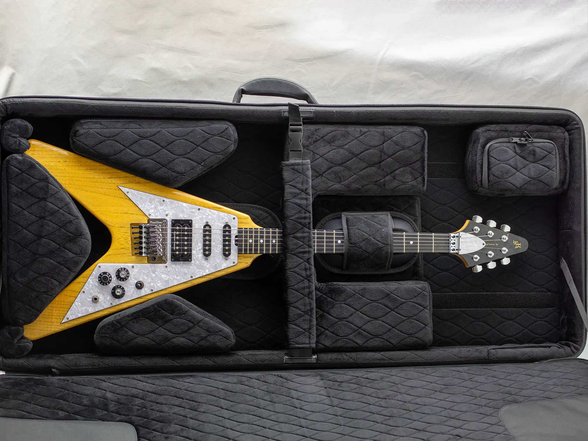 ハイブリッド・ギターケース Vタイプ KG-HC-V Killer Guitars