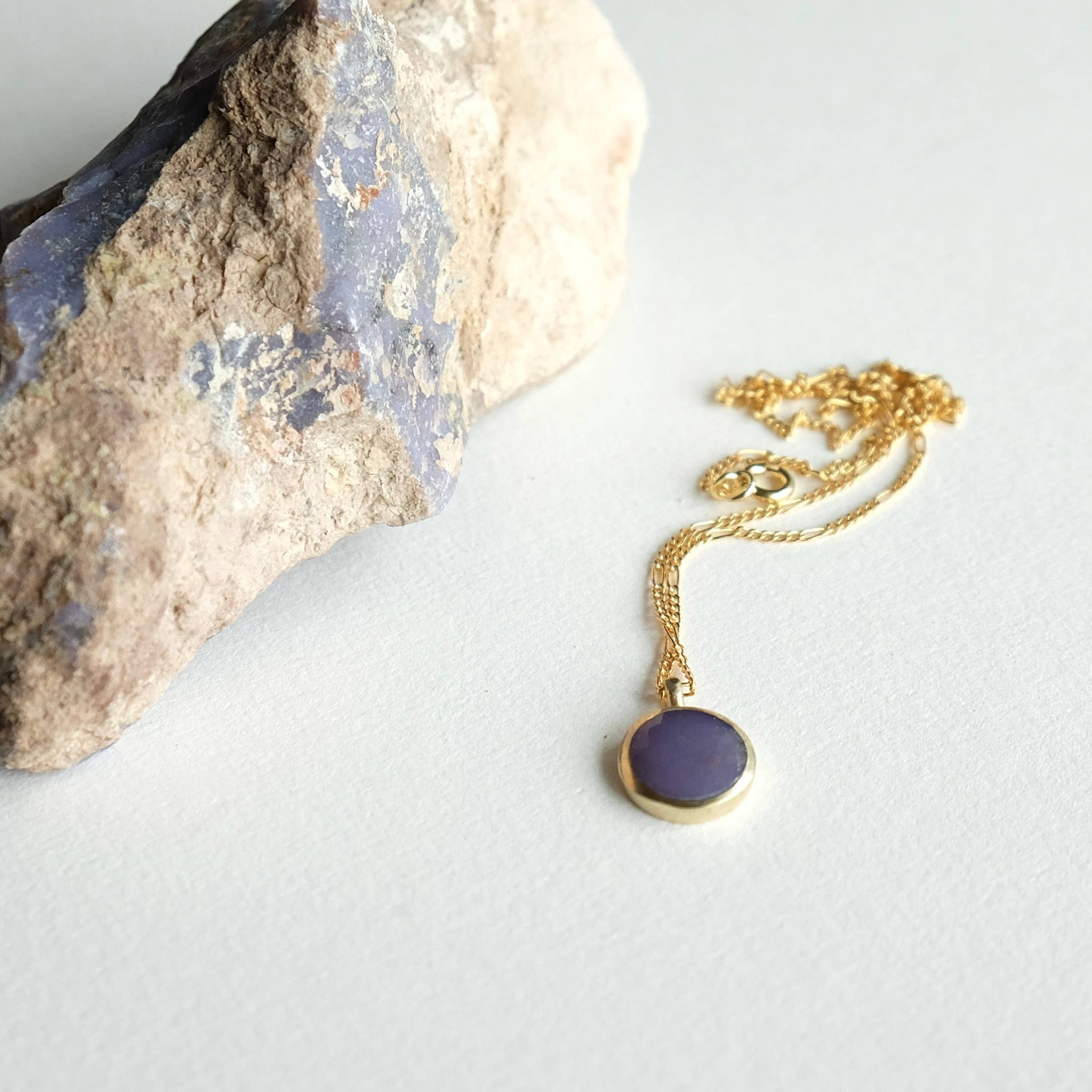 BURRO CREEK AGATE TOKEN NECKLACE || SARAH SAFAVI – KITKITDIZZI