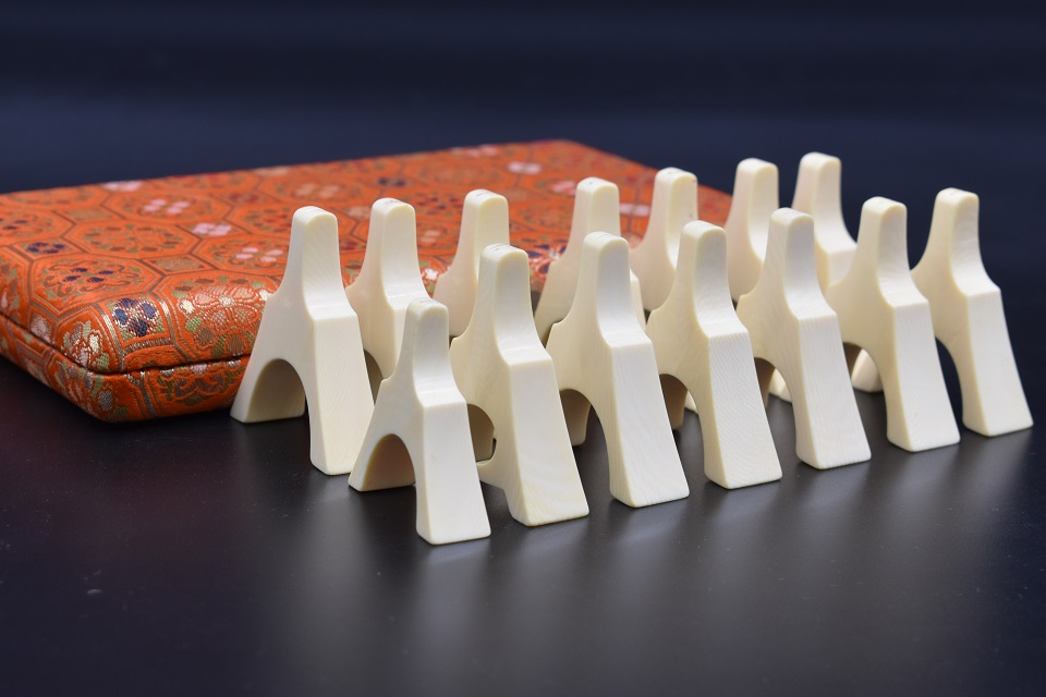 象牙 琴柱（重さ291g・高さ57㎜） | 株式会社かぐら堂 骨董品をプロが