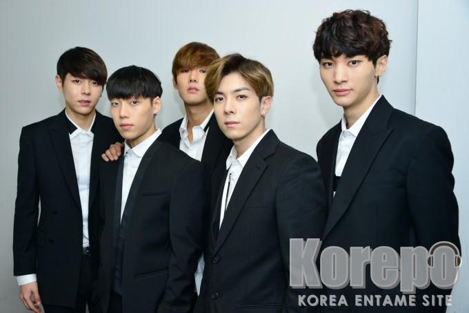 個別インタビュー」カメレオンのような多彩な魅力で人々を魅了する