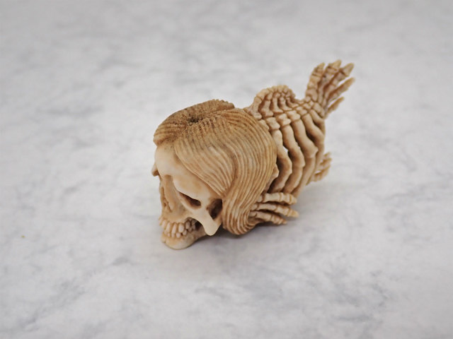 髑髏彫刻【沈魚落雁】鹿角製 髑髏作家服部・髑髏根付・提げ物・彫刻