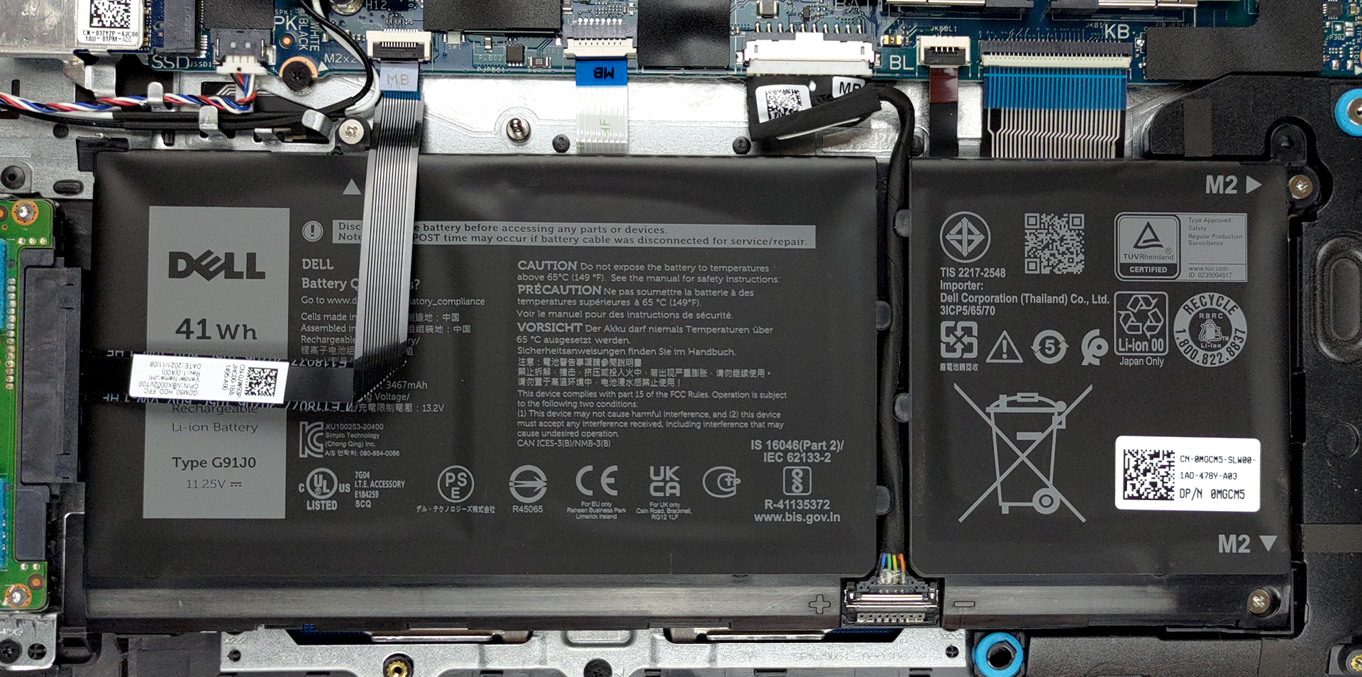Inside Dell Vostro 15 3510 - disassembly and upgrade options