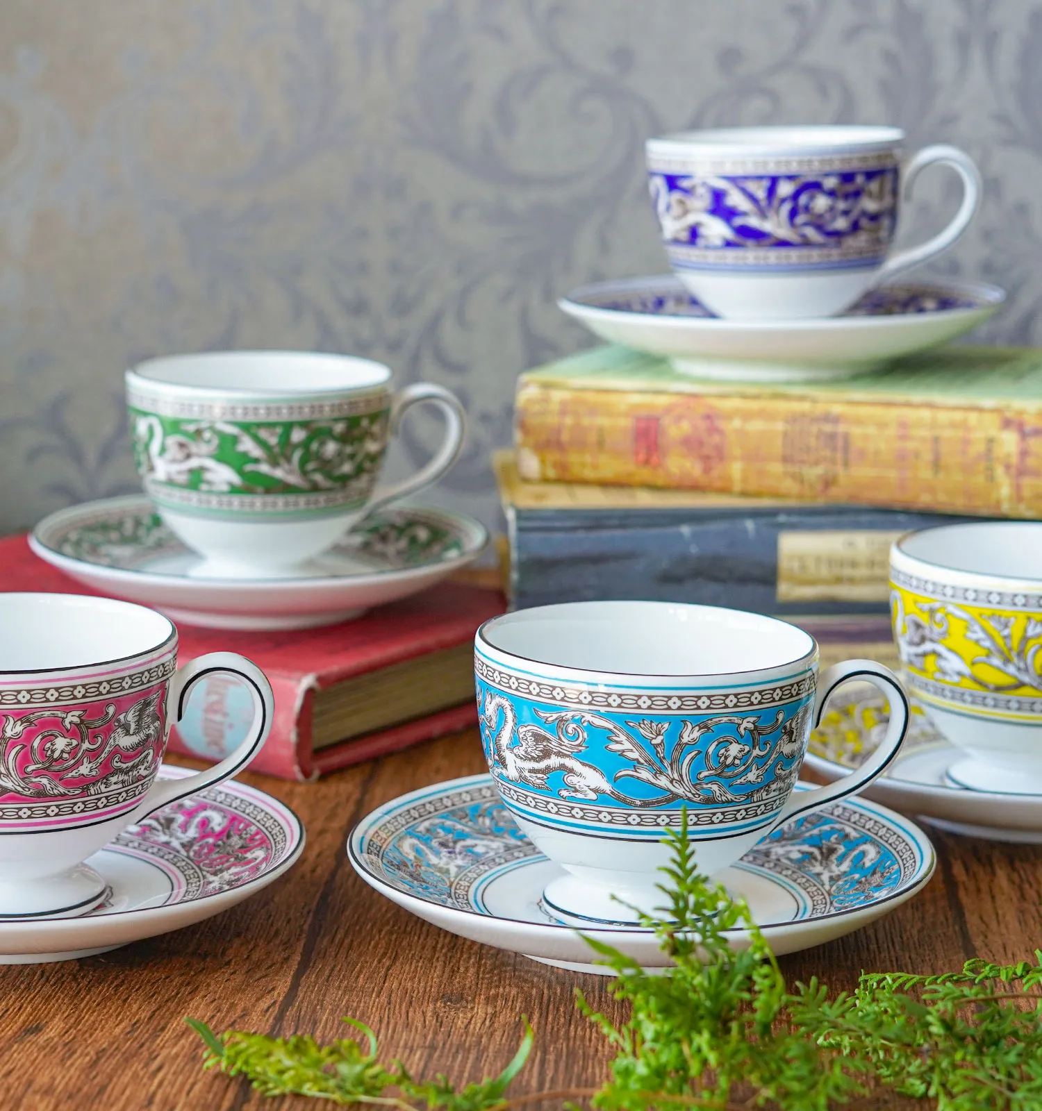 ウェッジウッド「フロレンティーン カラー」 150年越えの伝統モチーフ