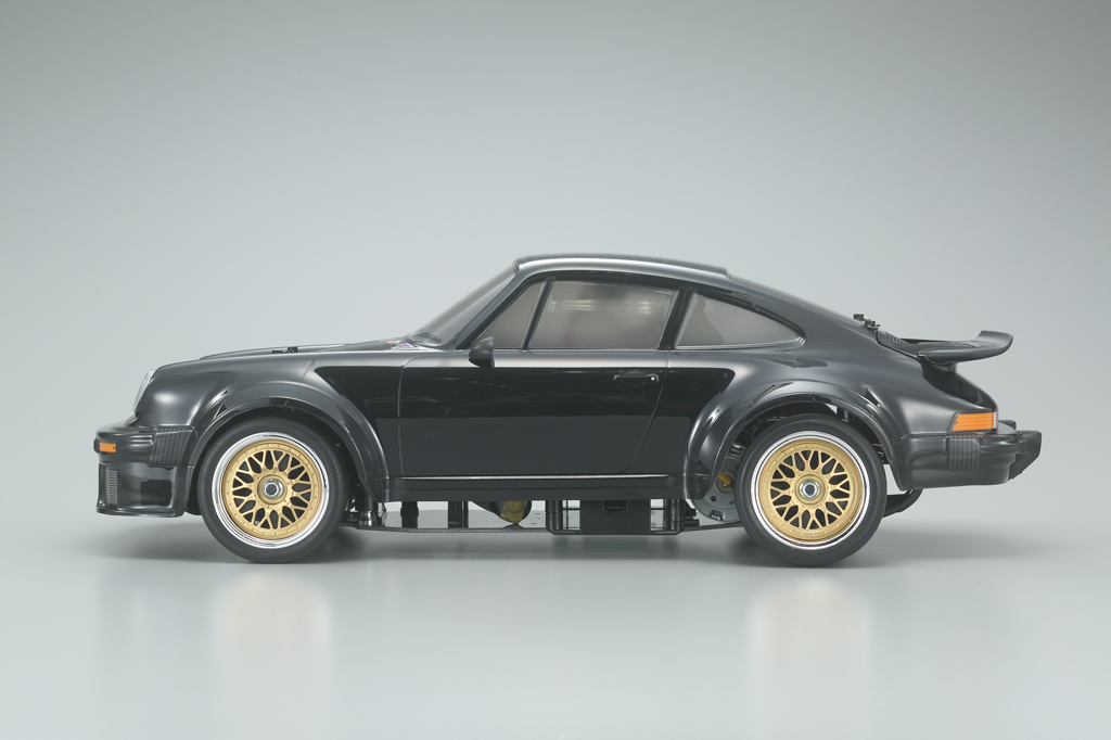 77年に登場した記念モデル「ブラックポルシェ」をイメージした電動RC