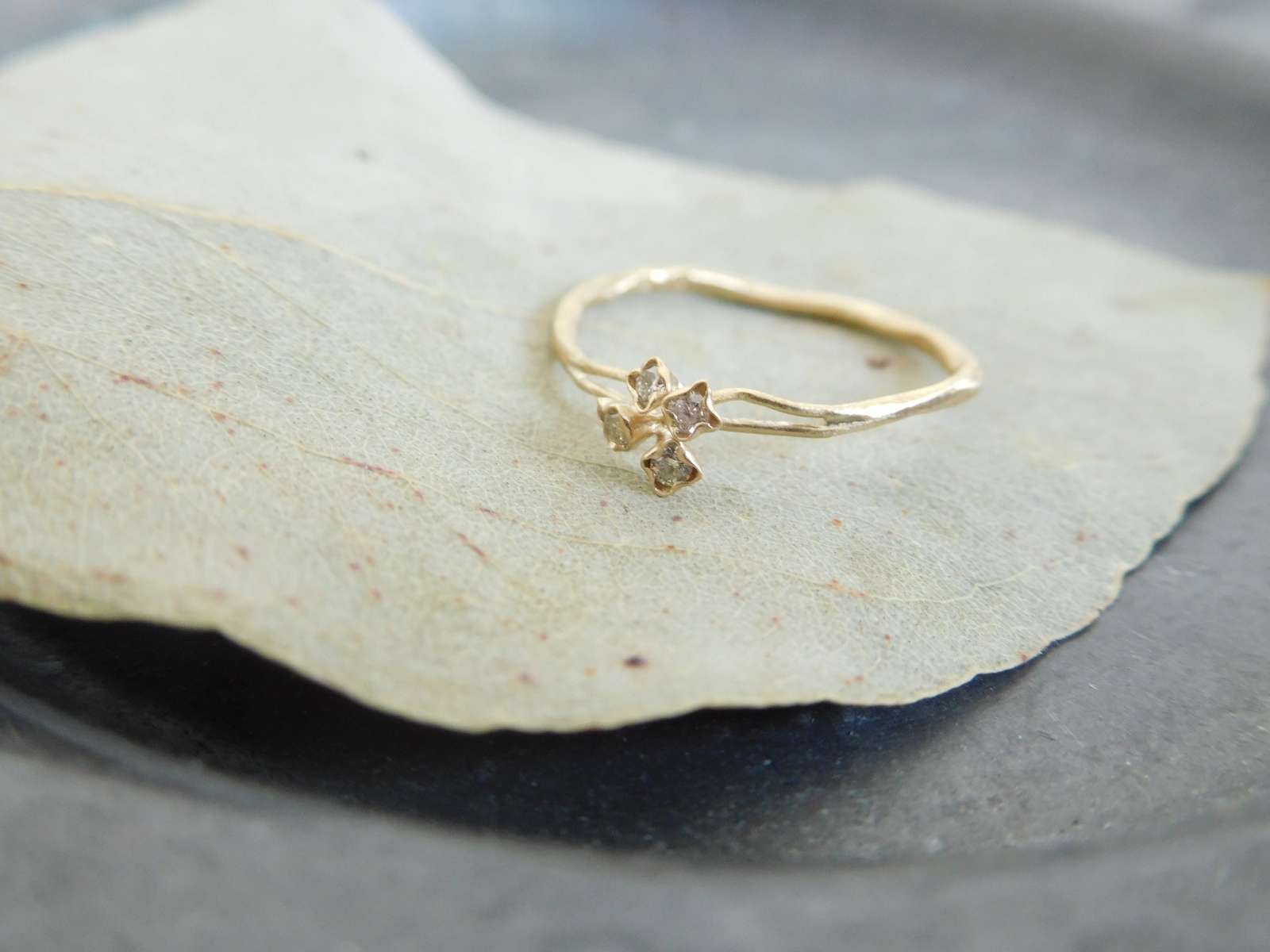 儚い輝き、美しい曲線 atelier d'antanのアクセサリー – Lifewares