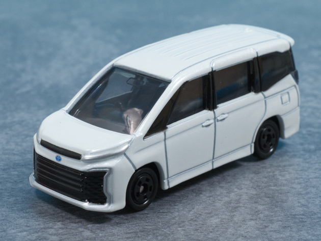 レビュー トミカ No.64 トヨタ ヴォクシー（初回特別仕様） : ミニカー沼