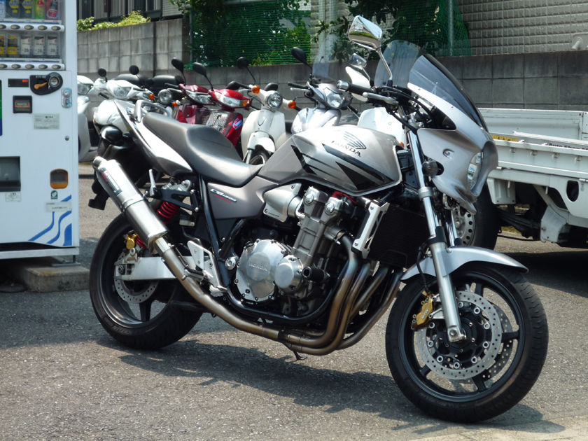 CBカスタム「トータルクラフトビキニカウル」編 : オートショップ