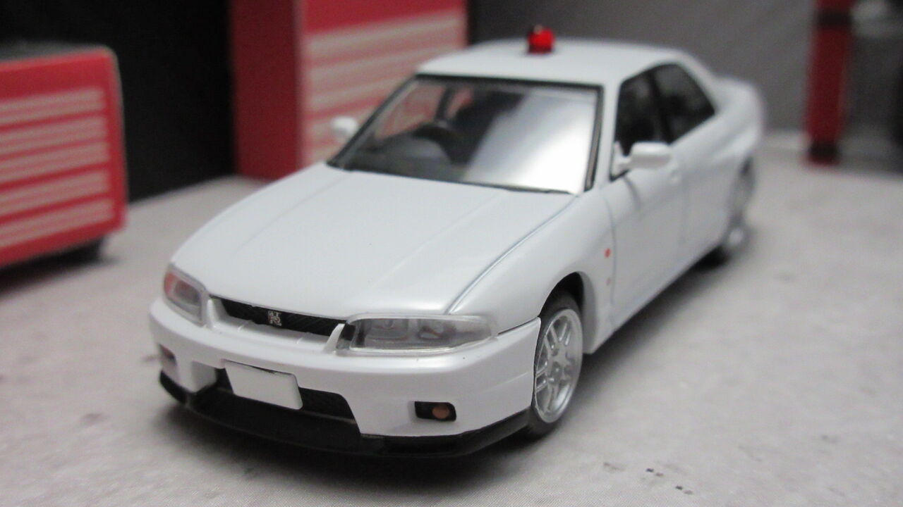 TLV-N】R33覆面パトカー : 自分の好きな音を勝手に出す