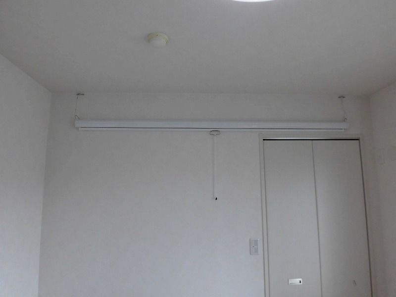 プロジェクタースクリーンをとりつけました : 快適な暮らし応援隊