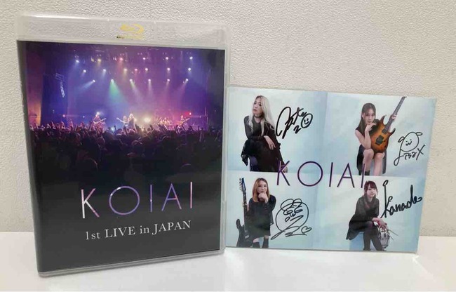 メタルバンド『KOIAI』のレアなフォトブック、サイン入りカード付の
