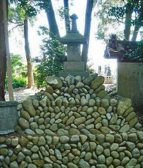 江戸時代 一石一字経を納めた石塔を建立 町指定文化財 長源寺の経塚