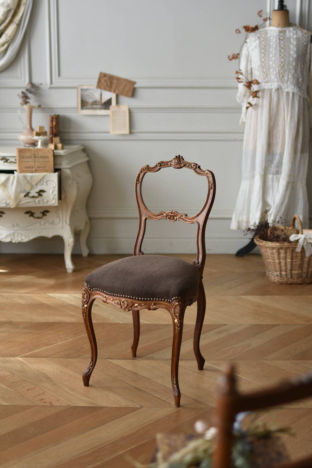 フランス バルーンチェア アンティーク 無垢財 モケット張り 古家具