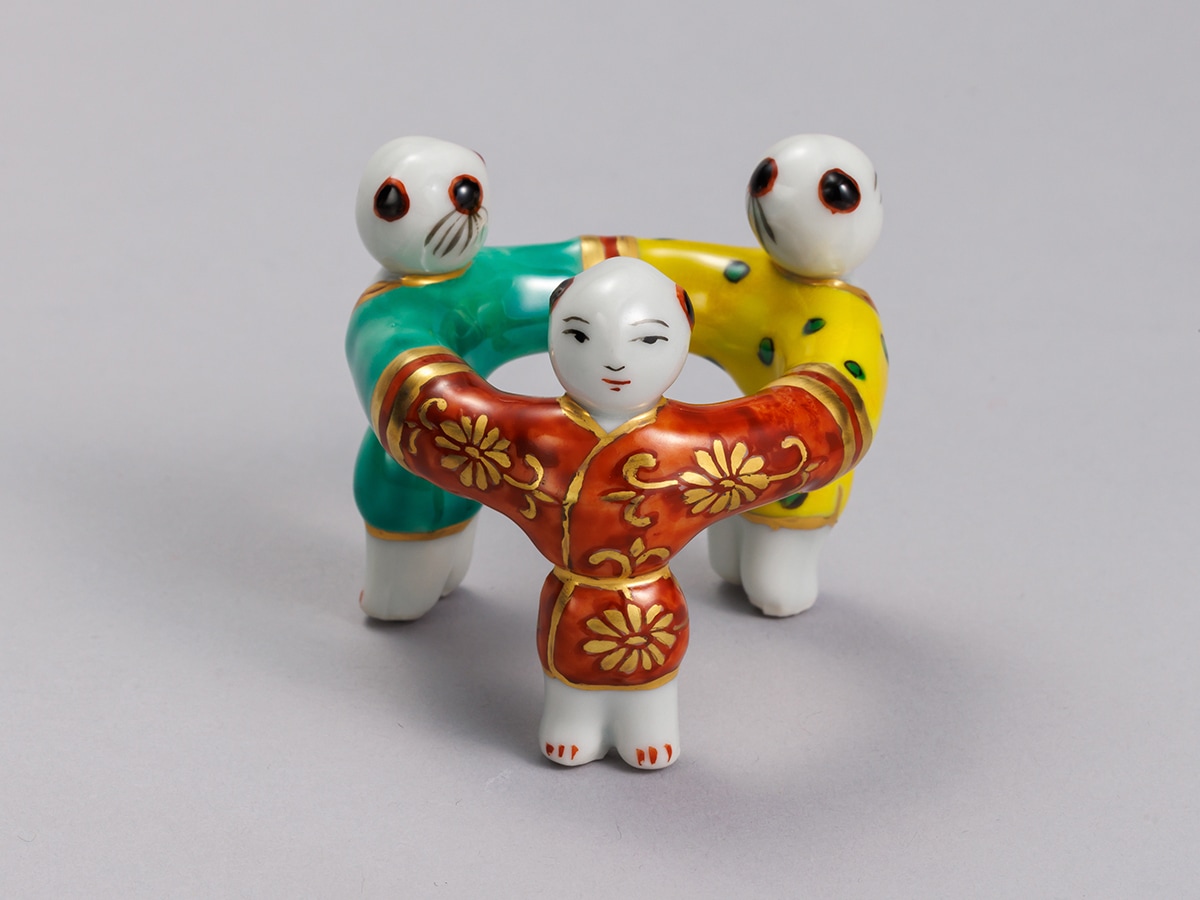 色絵 三つ人形蓋置 | 茶道具,蓋置 | 淡交社 茶道具と茶席のきもの