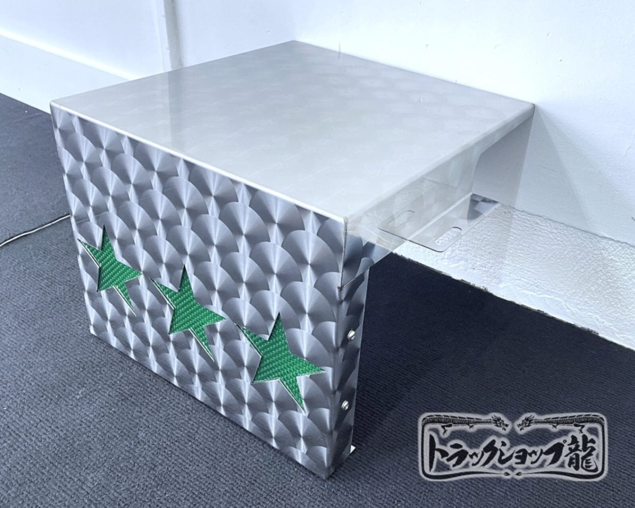 ステンレス バッテリーカバー 一体型タイプ 鱗柄 星抜き LEDライト付き