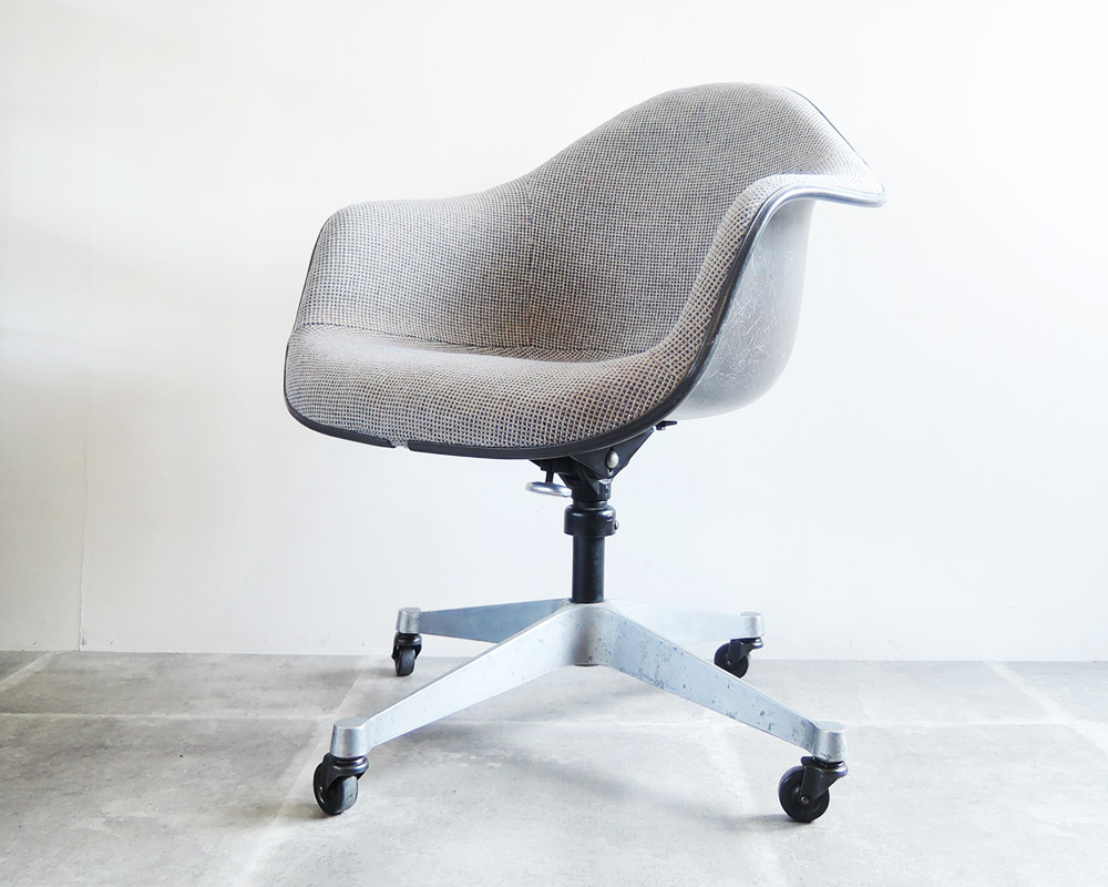 Herman Miller | Eames arm shell chair with Reclining caster base