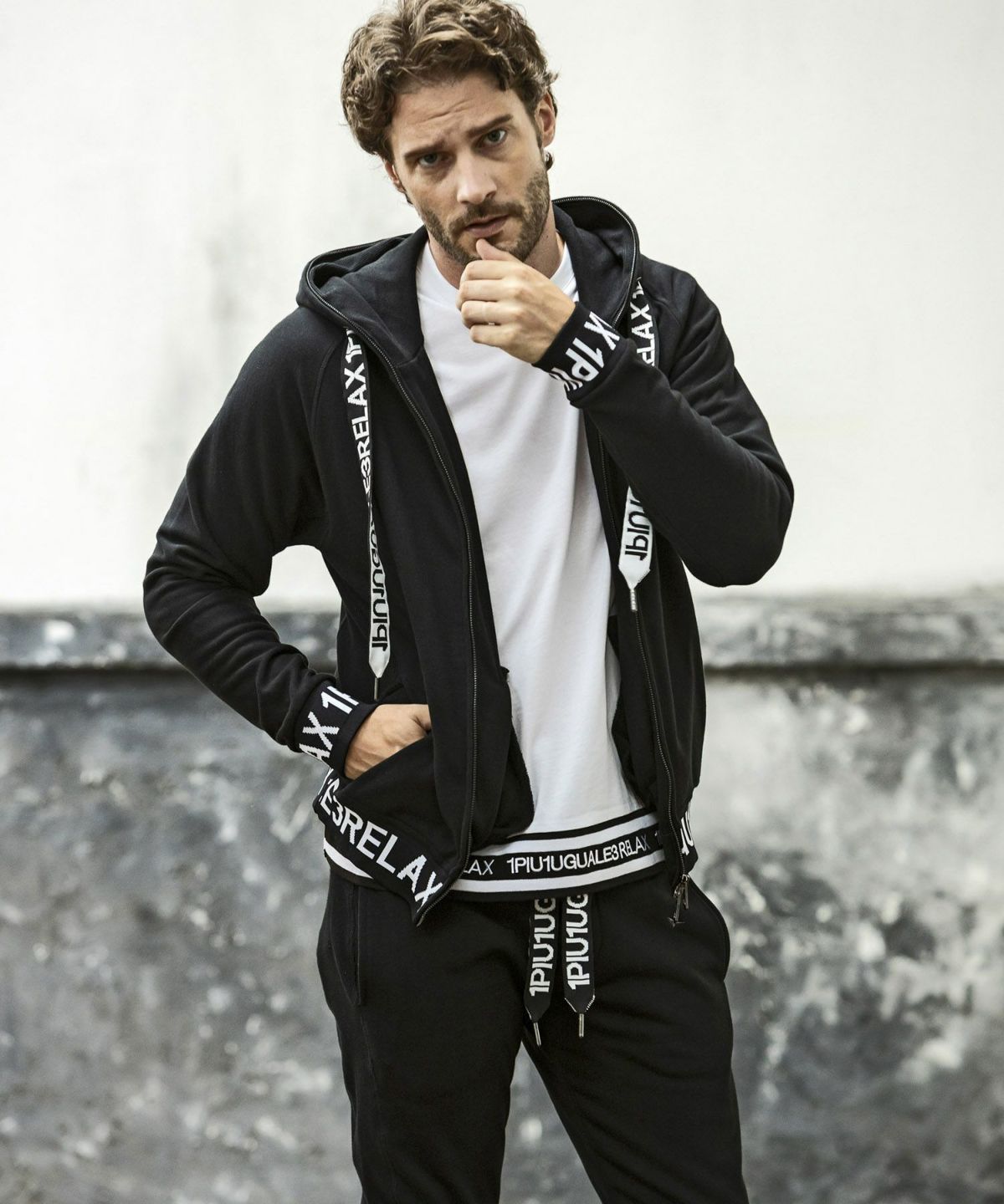 ワイドスピンドルロゴスウェットパーカー ブラック 1PIU1UGUALE3 RELAX