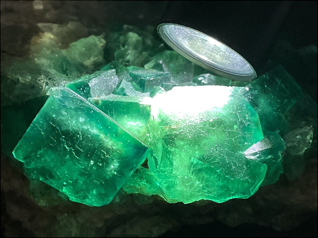 マダガスカル産 エメラルドグリーンフローライト