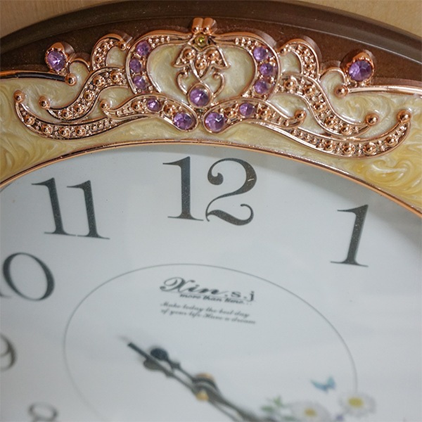 ピンクの飾りが綺麗な壁掛け時計：999【送料無料】無音 展示品 （箱