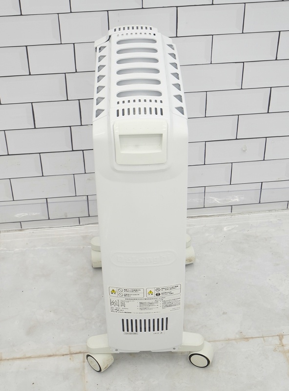 デロンギ製 年式不明中古オイルヒーター TDD0712W